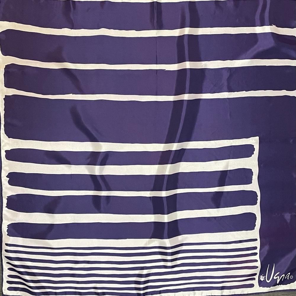 Vintage Vera Scarf Grape Purple White 26 In Excellent Condition - Picture 2 of 8
